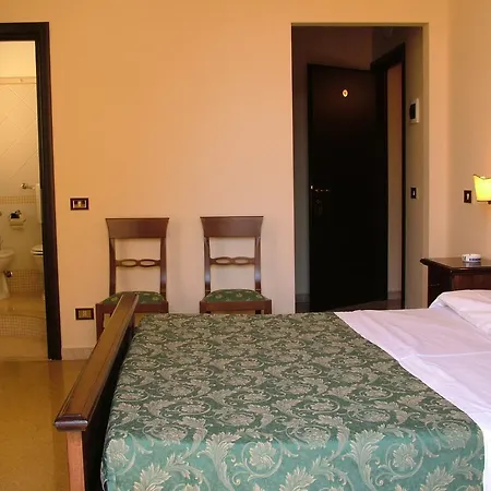 Del Centro 3*