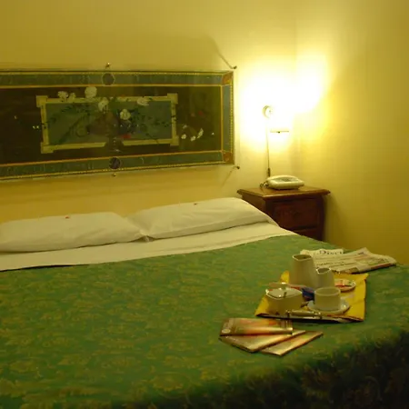 Del Centro Hotel 3*